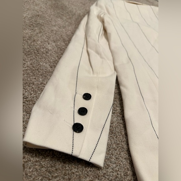 Elegant Cream Striped Blazer - Picture 6 of 6